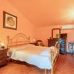 4 Bedroom Lovely In San Giovanni بيت للعطل