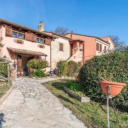 4 Bedroom Lovely In San Giovanni Prázdninový dům *