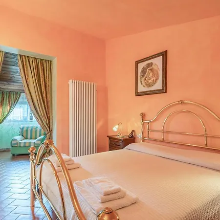 4 Bedroom Lovely In San Giovanni בית נופש