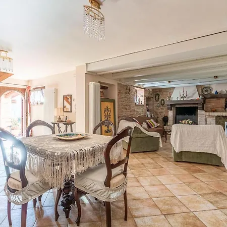 4 Bedroom Lovely In San Giovanni *