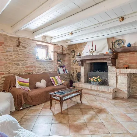 בית נופש 4 Bedroom Lovely In San Giovanni *