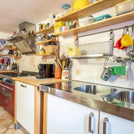 4 Bedroom Lovely In San Giovanni Prázdninový dům