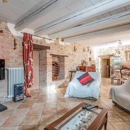 4 Bedroom Lovely In San Giovanni Prázdninový dům