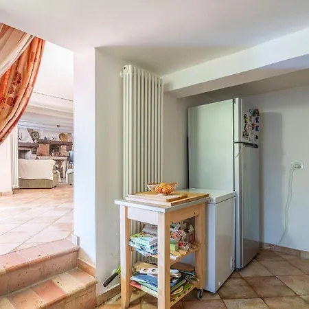 4 Bedroom Lovely In San Giovanni בית נופש *