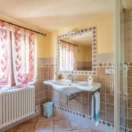 בית נופש 4 Bedroom Lovely In San Giovanni *