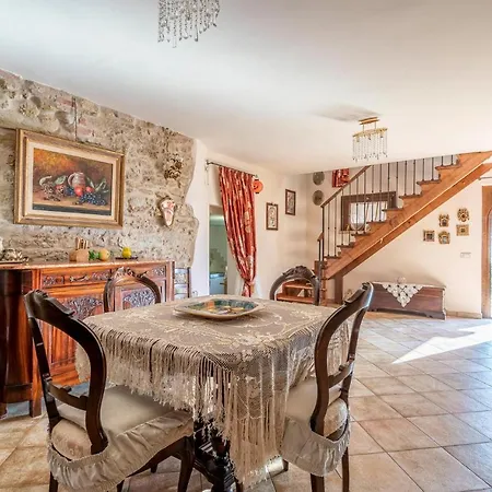4 Bedroom Lovely In San Giovanni * Montefiore dell'Aso