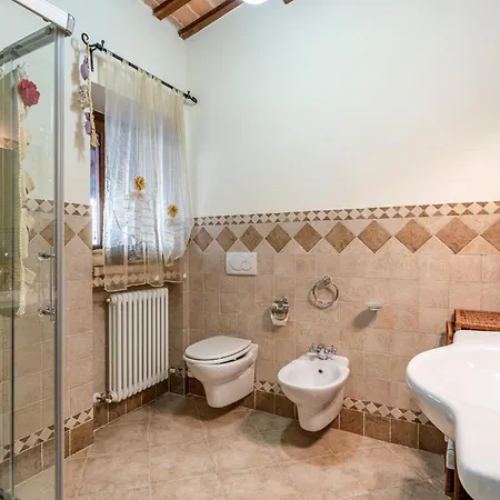 4 Bedroom Lovely In San Giovanni בית נופש