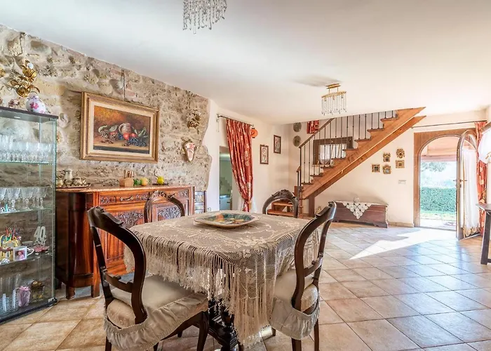 4 Bedroom Lovely In San Giovanni * Montefiore dell'Aso
